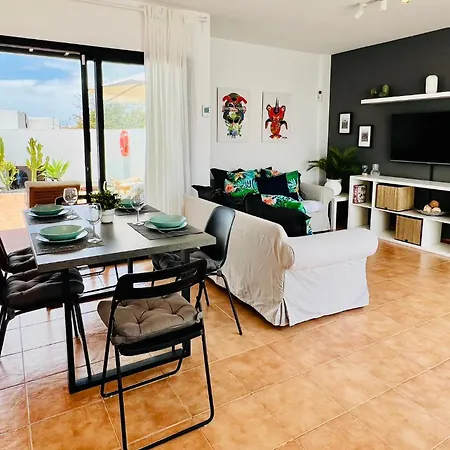 El Salto 37: Renovated Retreat With Heated Pool And All-day Sun Playa Blanca (Lanzarote)